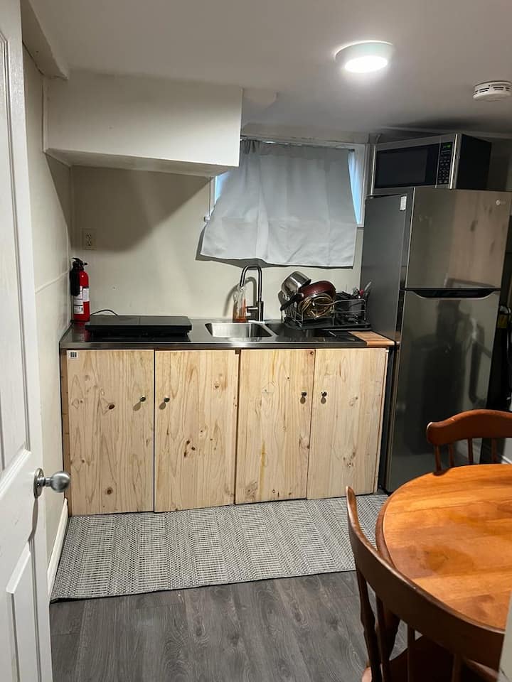 Budget 2 Bedroom Basement In Oakville - Oakville