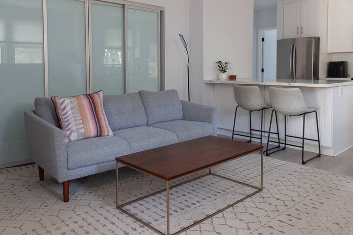 Clean & Modern Home in South Pasadena (4BR/2BA) gallery image 4