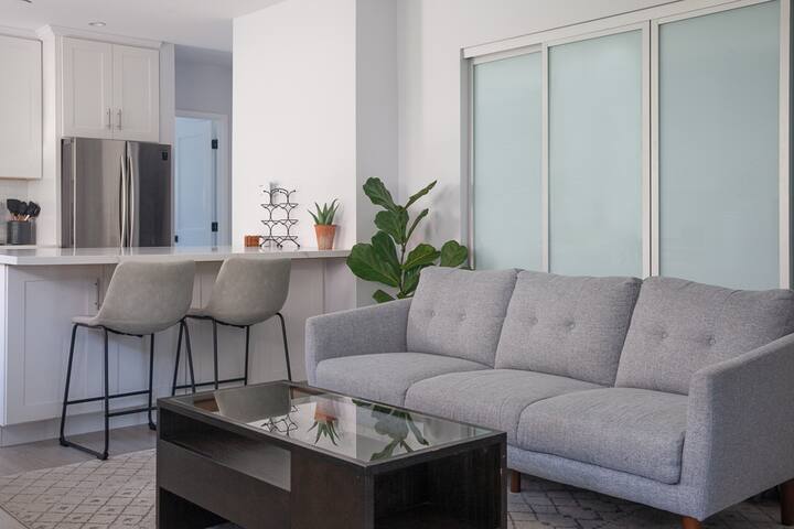 Clean & Modern Home in South Pasadena (4BR/2BA) gallery image 5