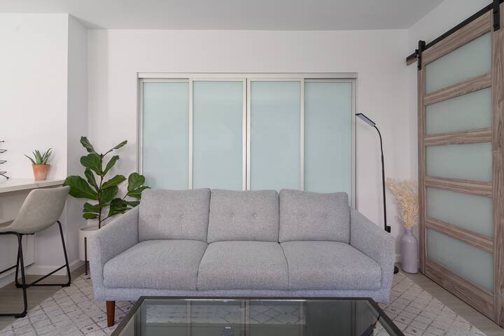 Clean & Modern Home in South Pasadena (4BR/2BA) gallery image 3