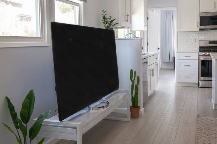 Clean & Modern Home in South Pasadena (4BR/2BA) gallery image 2