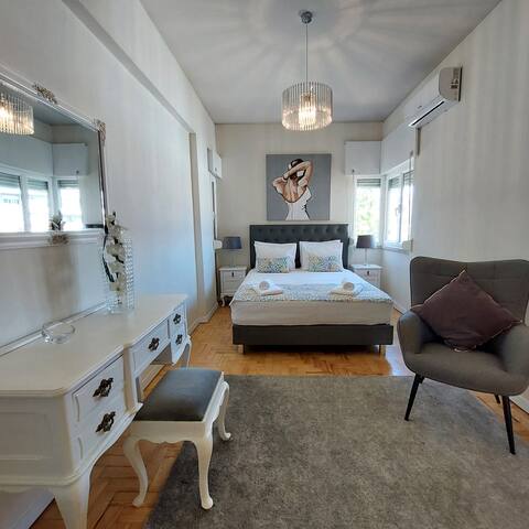 Oliva 50 – 4BR, Office and Balcony