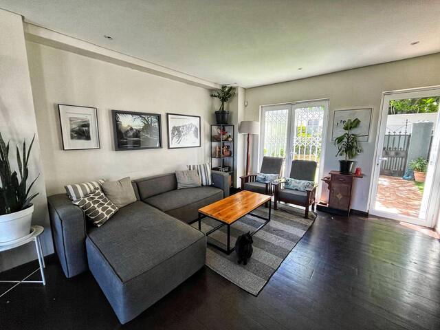 Sea Point 2-bedroom cottage close to promenade gallery image 5