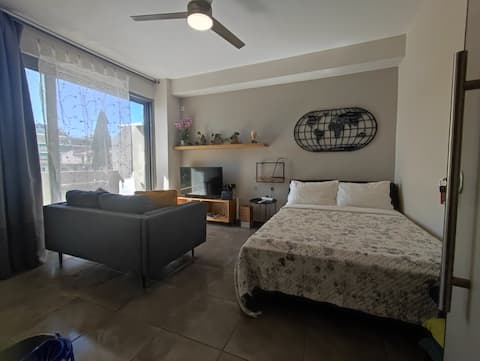 Popular Airbnb listing: Cozy Studio Close to Acropolis in ΔΟΥΡΓΟΥΤΙ Ι