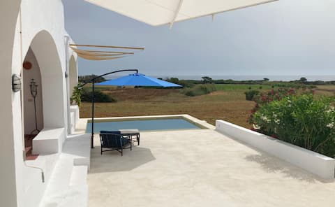 Beachfront house in Kerkouen