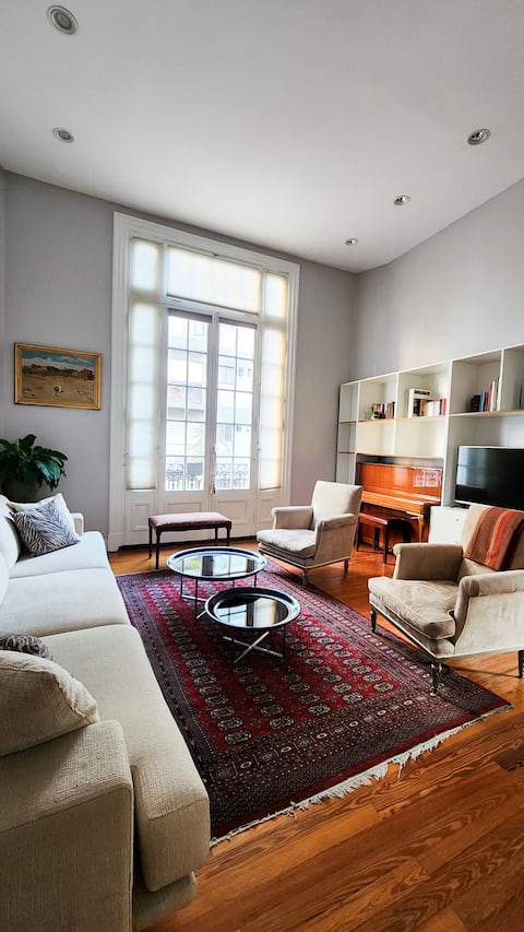 Successful Airbnb property: Apartment in renovated French building in Recoleta
