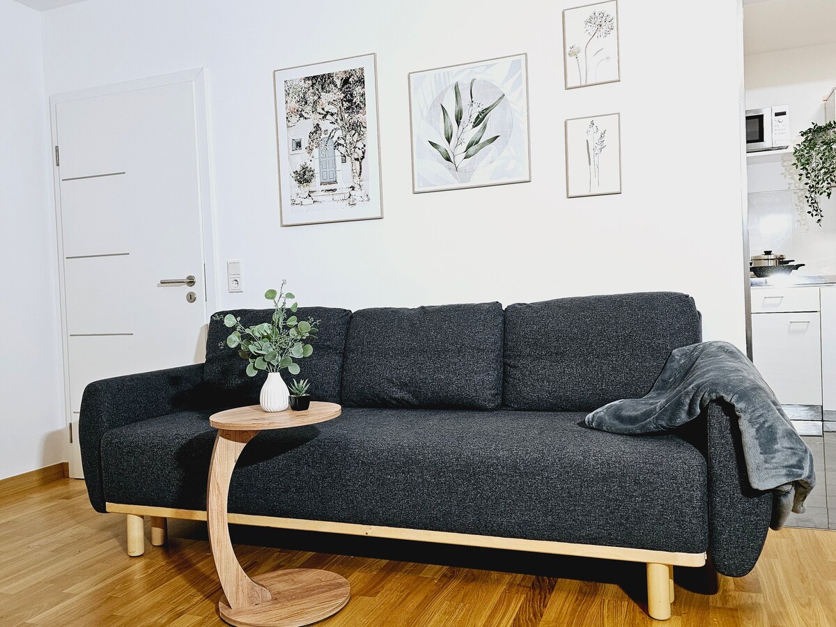 Anuncio de Airbnb popular: Cozy Terrace Studio 15Min Düsseldorf Airport&Messe en Meerbusch