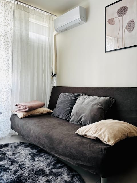 Top Airbnb: Sky Apartment Comfy Suite Pereca in Wola