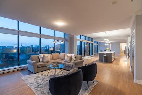 Top performing Airbnb: Downtown Halifax 10th Floor Penthouse with Parking in South End