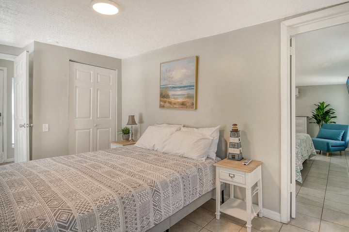 سرير بحجم كوين على الشاطئ