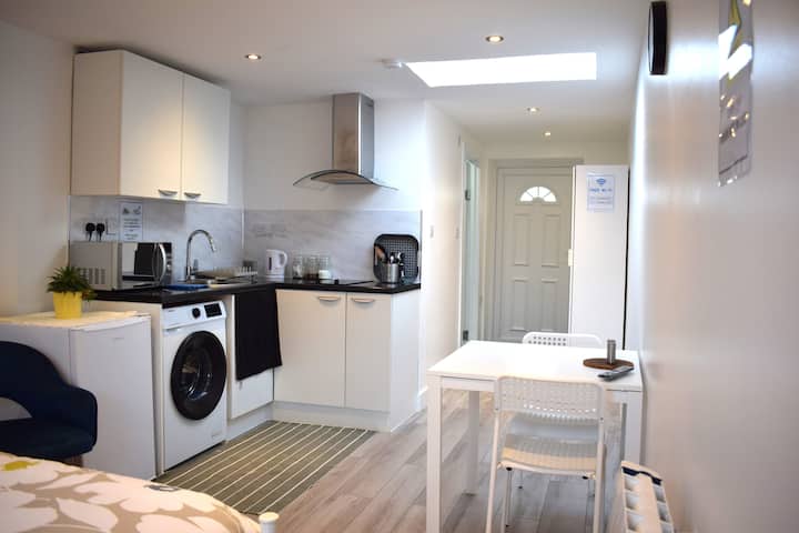 Studio Flat Close To Heathrew Airport - Ruislip