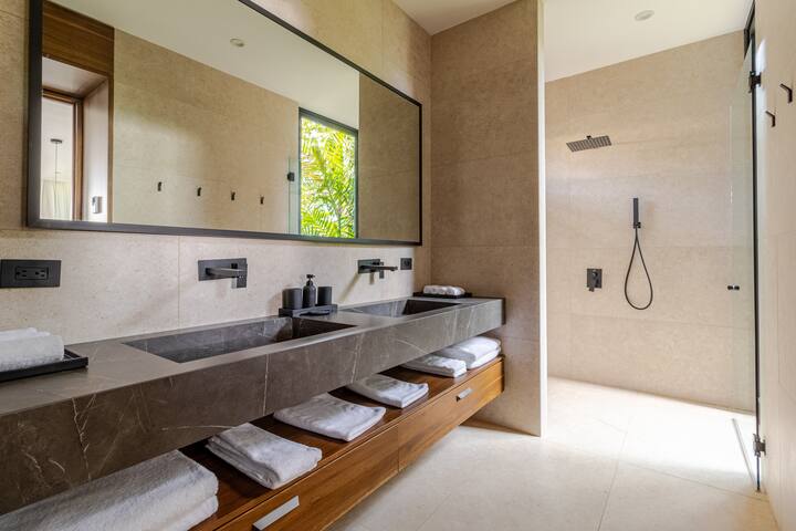 Nalani | Luxe- Semi Olympic Pool & Beach Access