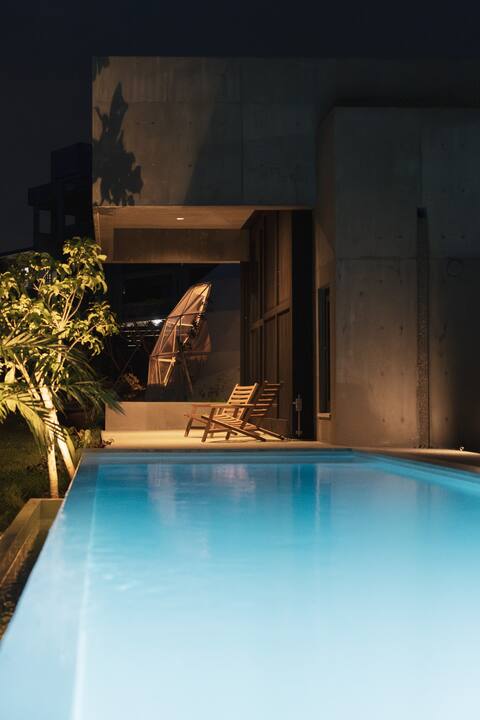 Tiny luxury & infinity pool  [momo]