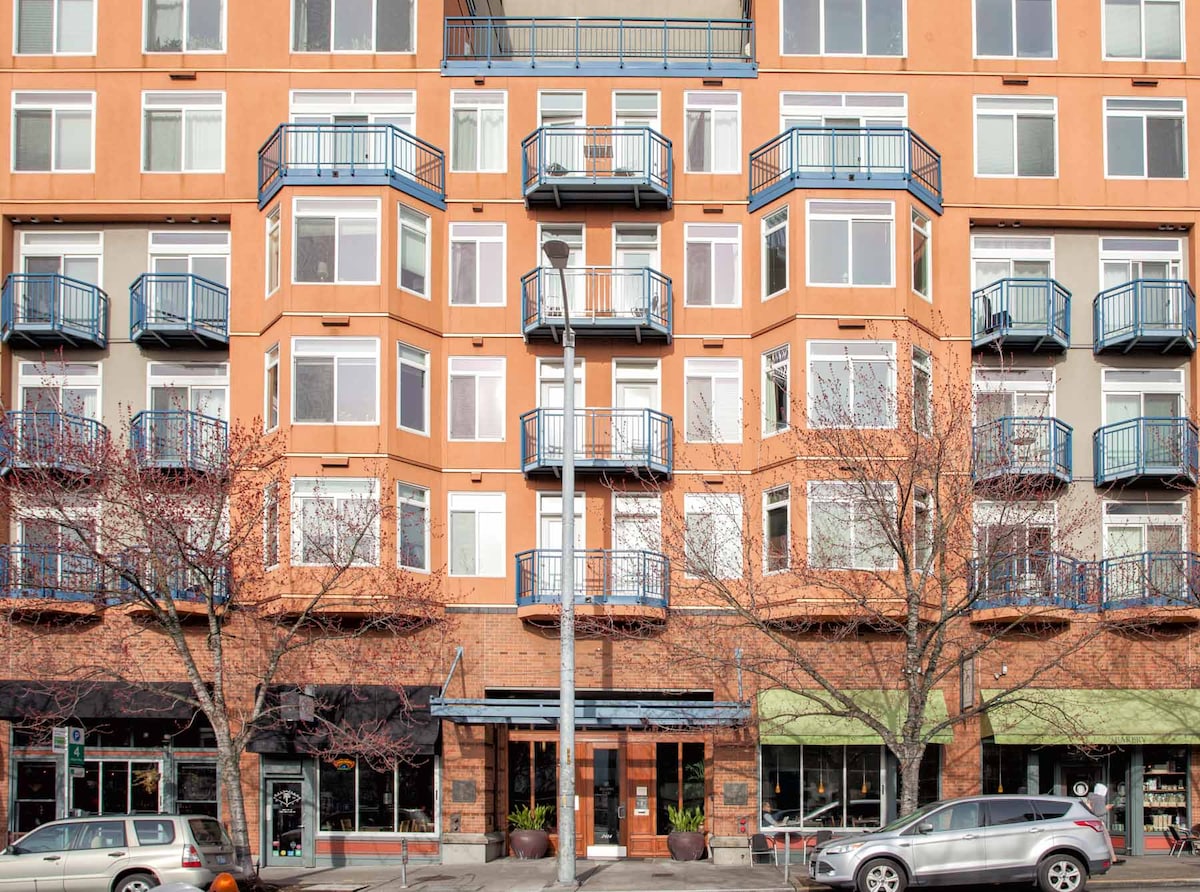 Seattle Apt