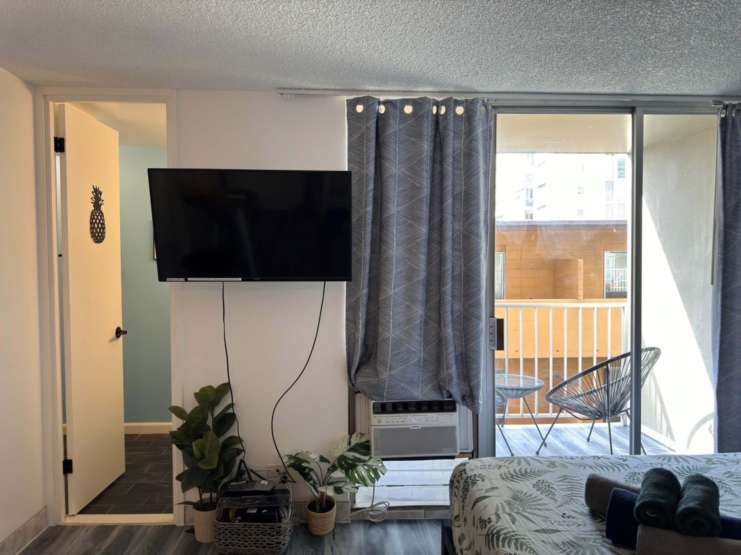 Condo in Honolulu · ★4.5 · Studio · 2 beds · 1 private bath - Image 25