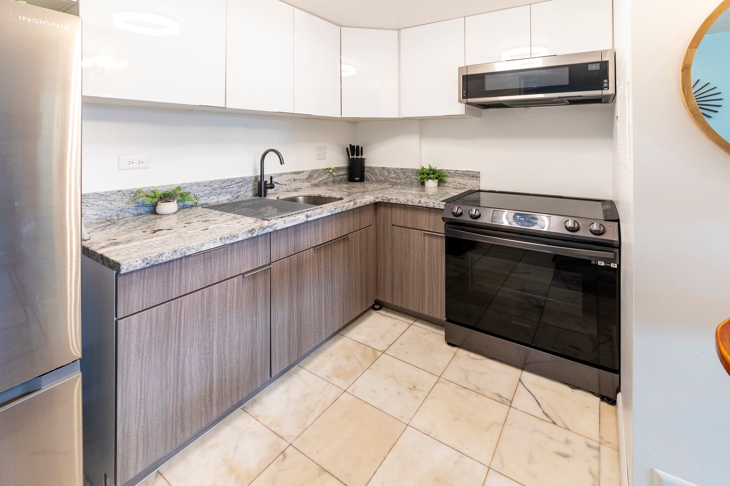 Condo in Honolulu · ★4.5 · Studio · 2 beds · 1 private bath - Image 6