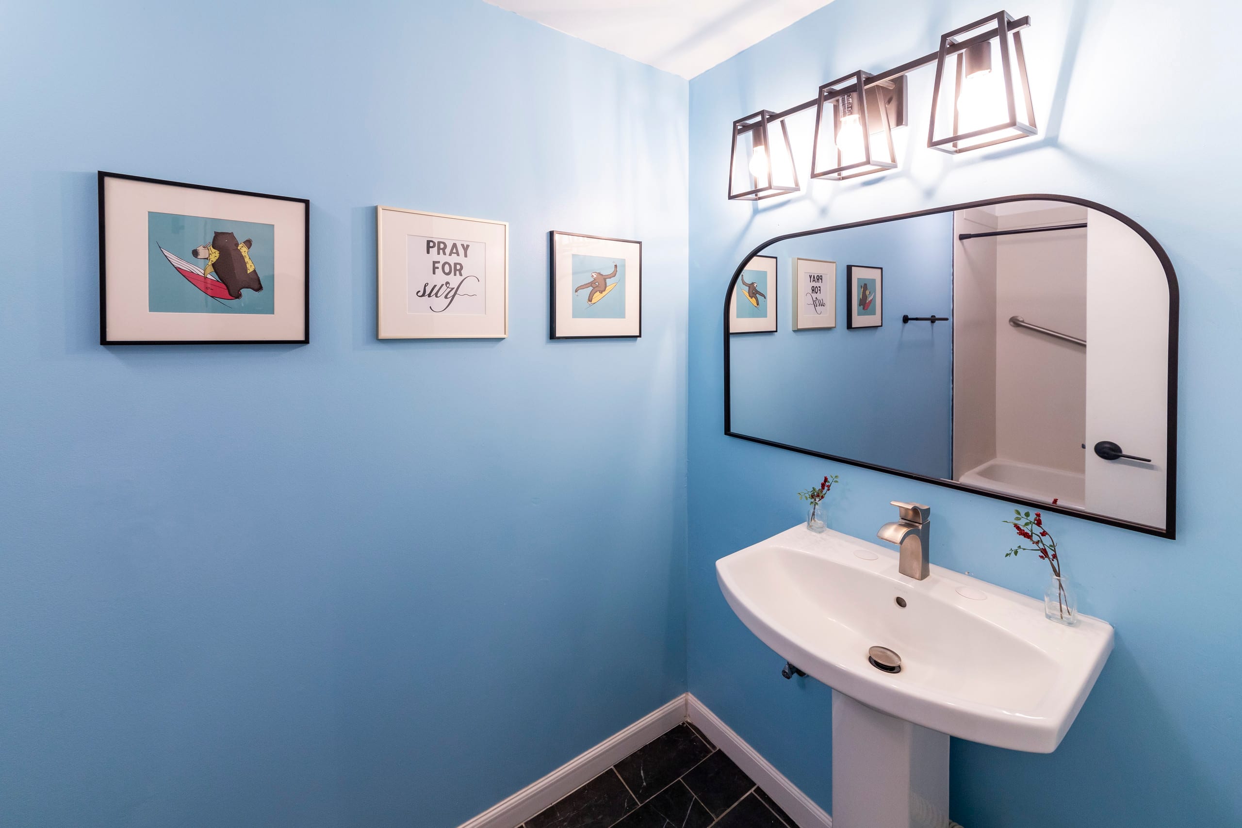 Condo in Honolulu · ★4.5 · Studio · 2 beds · 1 private bath - Image 8