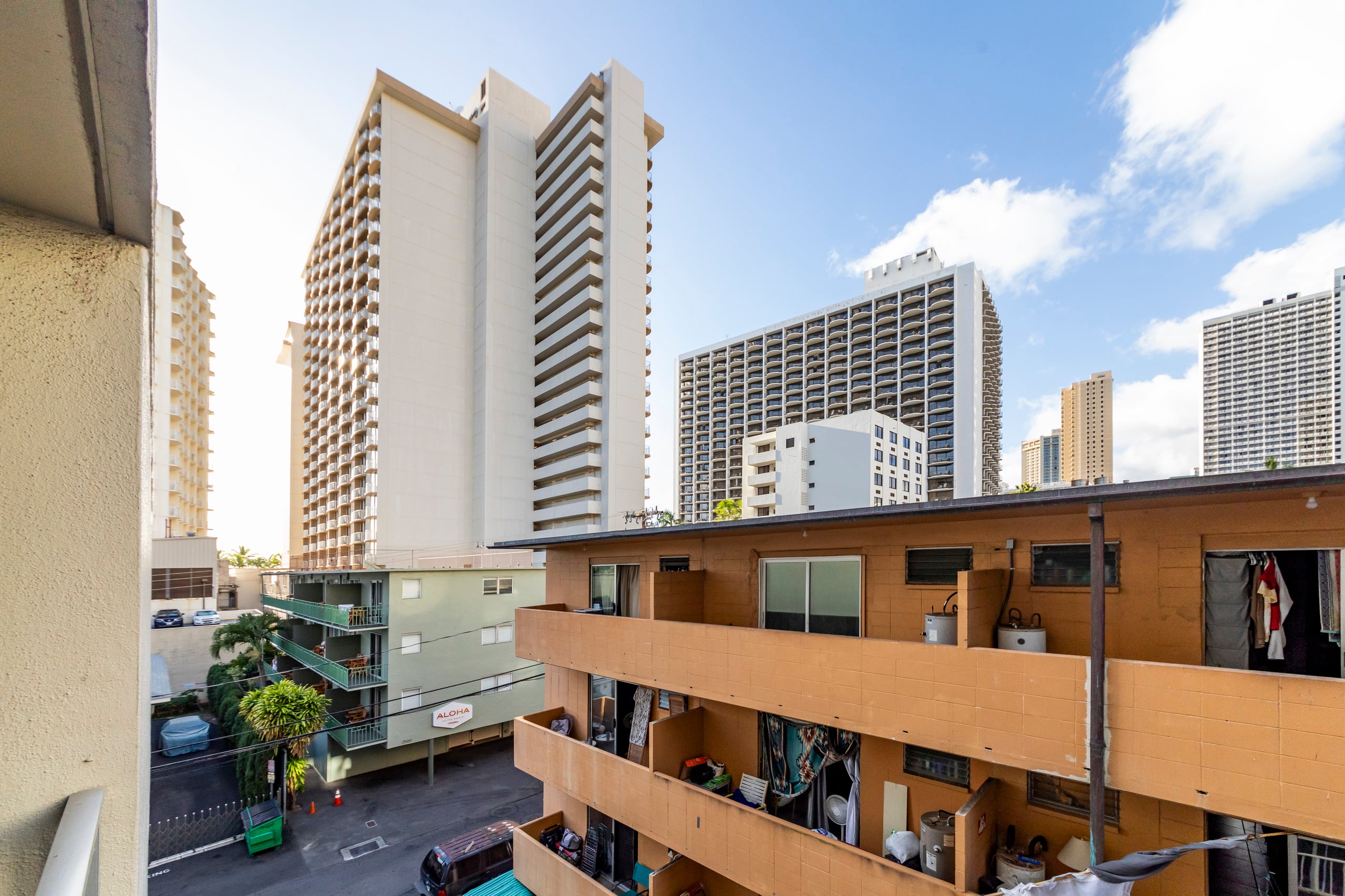 Condo in Honolulu · ★4.5 · Studio · 2 beds · 1 private bath - Image 21