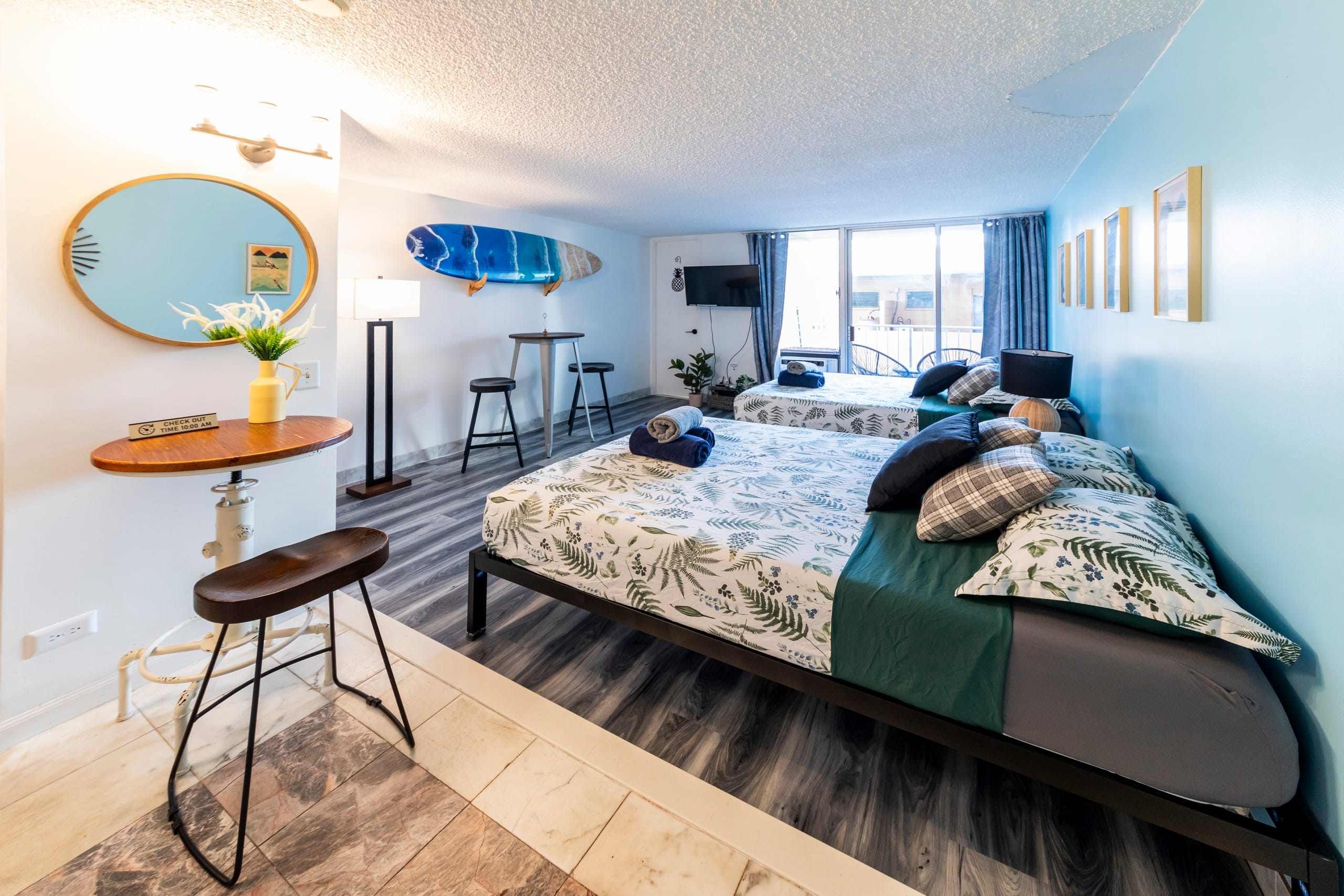 Condo in Honolulu · ★4.5 · Studio · 2 beds · 1 private bath - Image 1