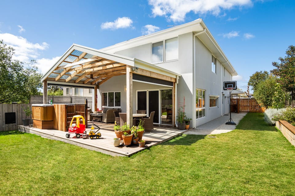 The Shady Tree with Hot Tub · Jan Juc family home