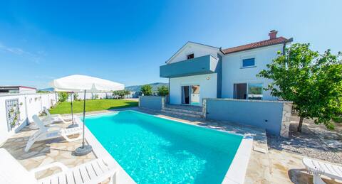 Villa Pearl- with private pool