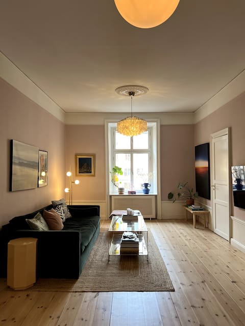 Unique colorful and spacious apartment in Old Town