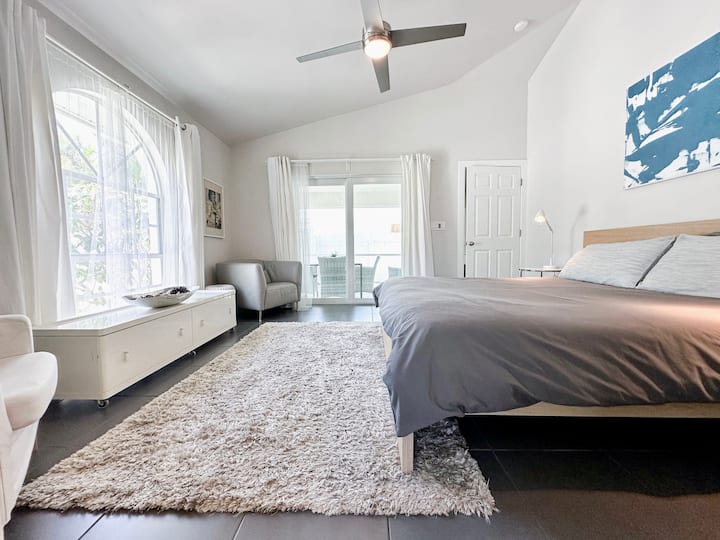 Просторна главна спалня