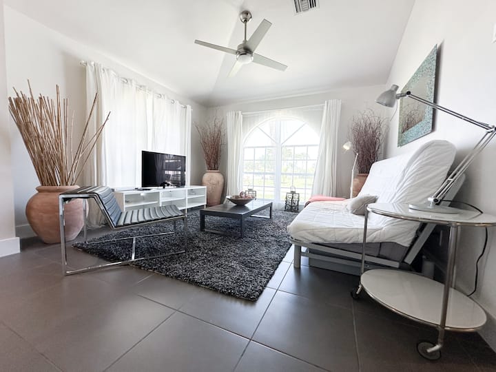 Всекидневна с всекидневна с свекърва