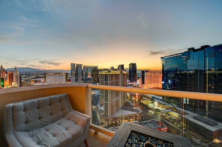 Luxurious 34th Floor Penthouse on LV Strip! gallery image 5