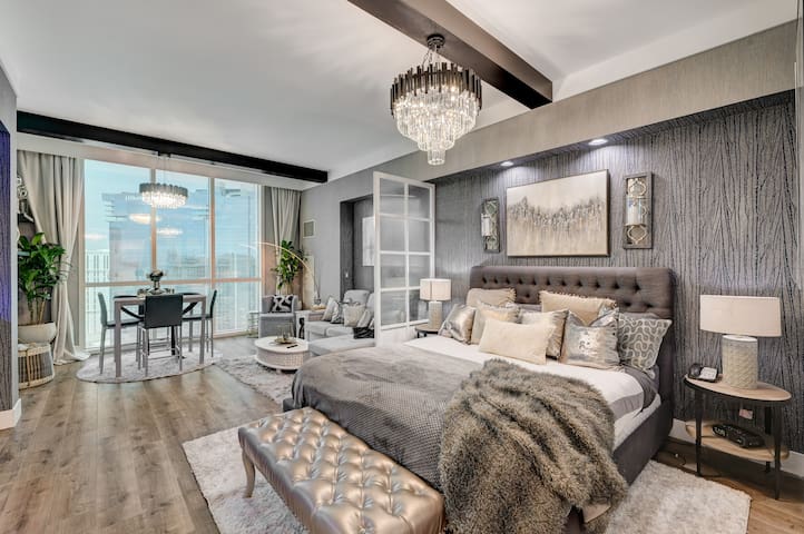 Luxurious 34th Floor Penthouse on LV Strip! gallery image 4