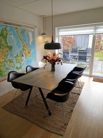 Cozy 3 floor Townhouse gallery image 5