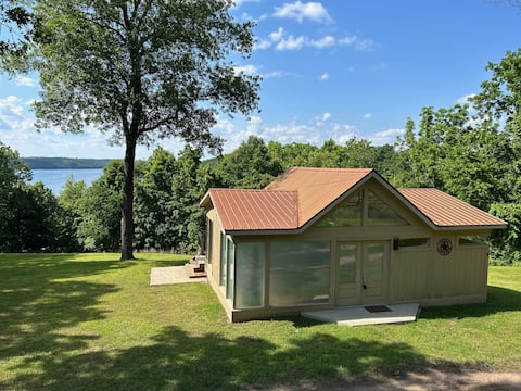 Charming Glass Cabin for Two Overlooking The Lake