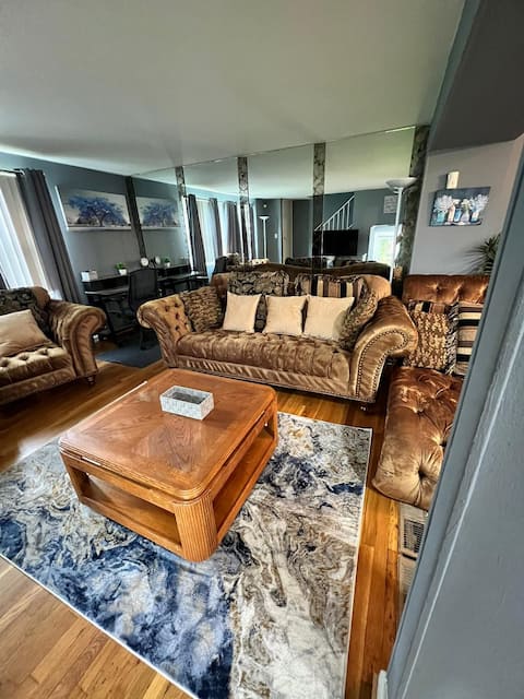 The Perfect Centralized Stylish Cozy Quiet Retreat