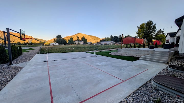 Pickleball Playhouse, Hot Tub, Theater, Game Room! - Idaho