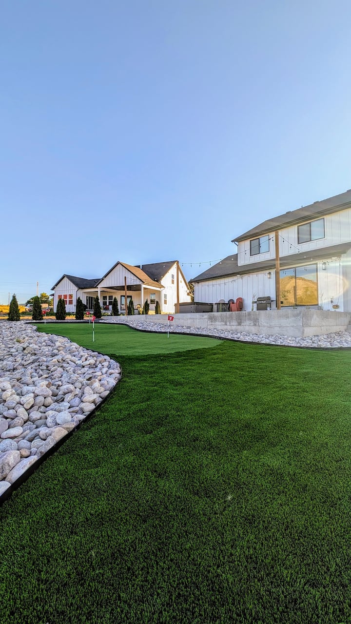 Pickleball Playhouse, Hot Tub, Theater, Game Room! - Idaho
