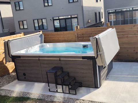 Bowmanville Luxury Home sleep 10