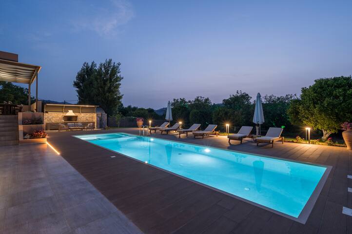 Nature Escape Heated Pool Villa- 15 min to Chania