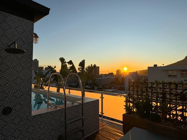 Amazing penthouse – private pool & stunning views gallery image 3