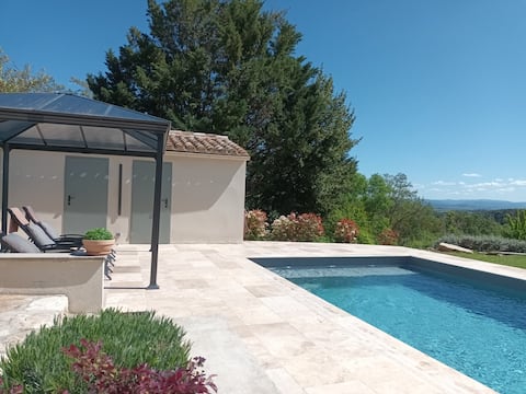 Cottage with heated pool, May to October, Jacuzzi, fireplace