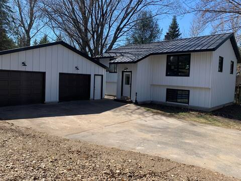 Leelanau 4/2. Close to Traverse City.
