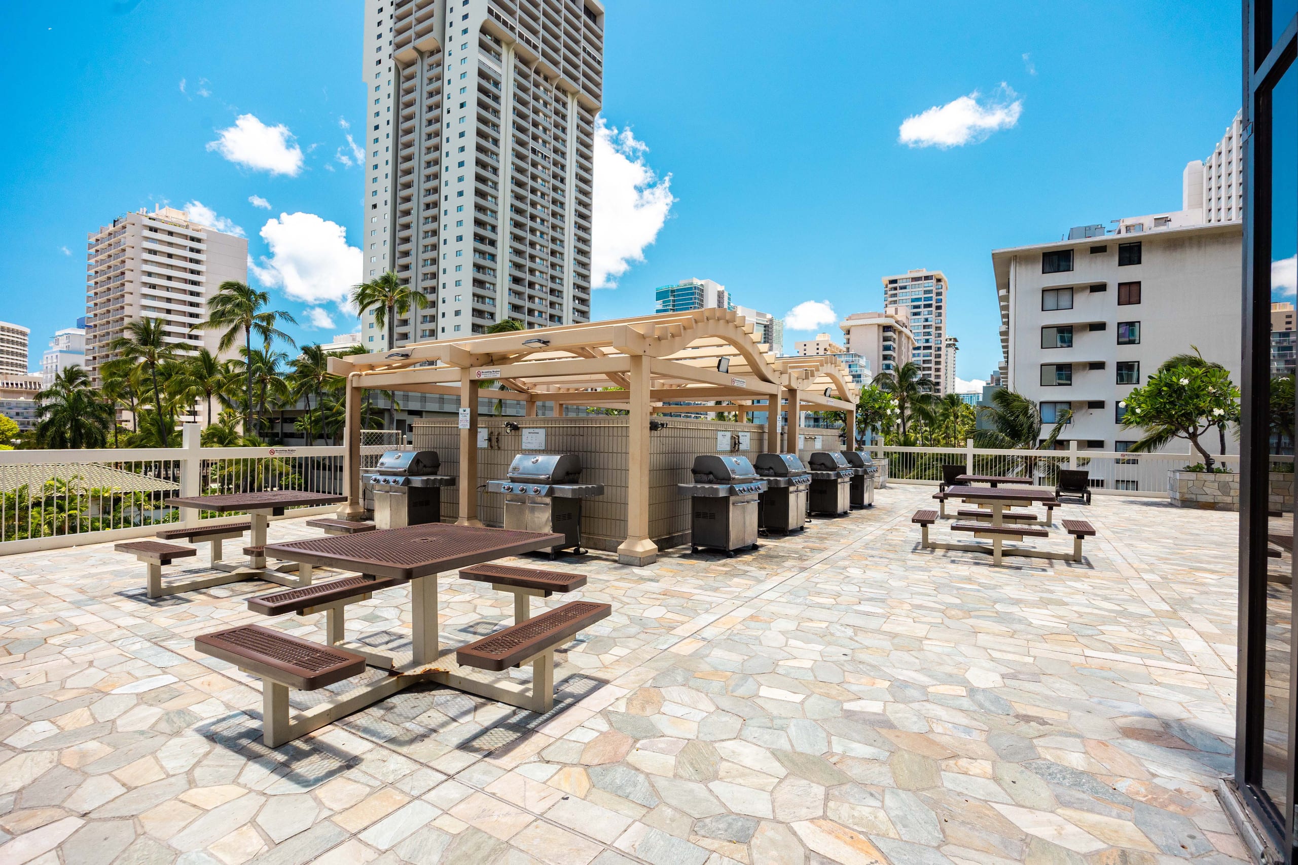 Condo in Honolulu · ★4.75 · Studio · 1 bed · 1 private bath - Image 16