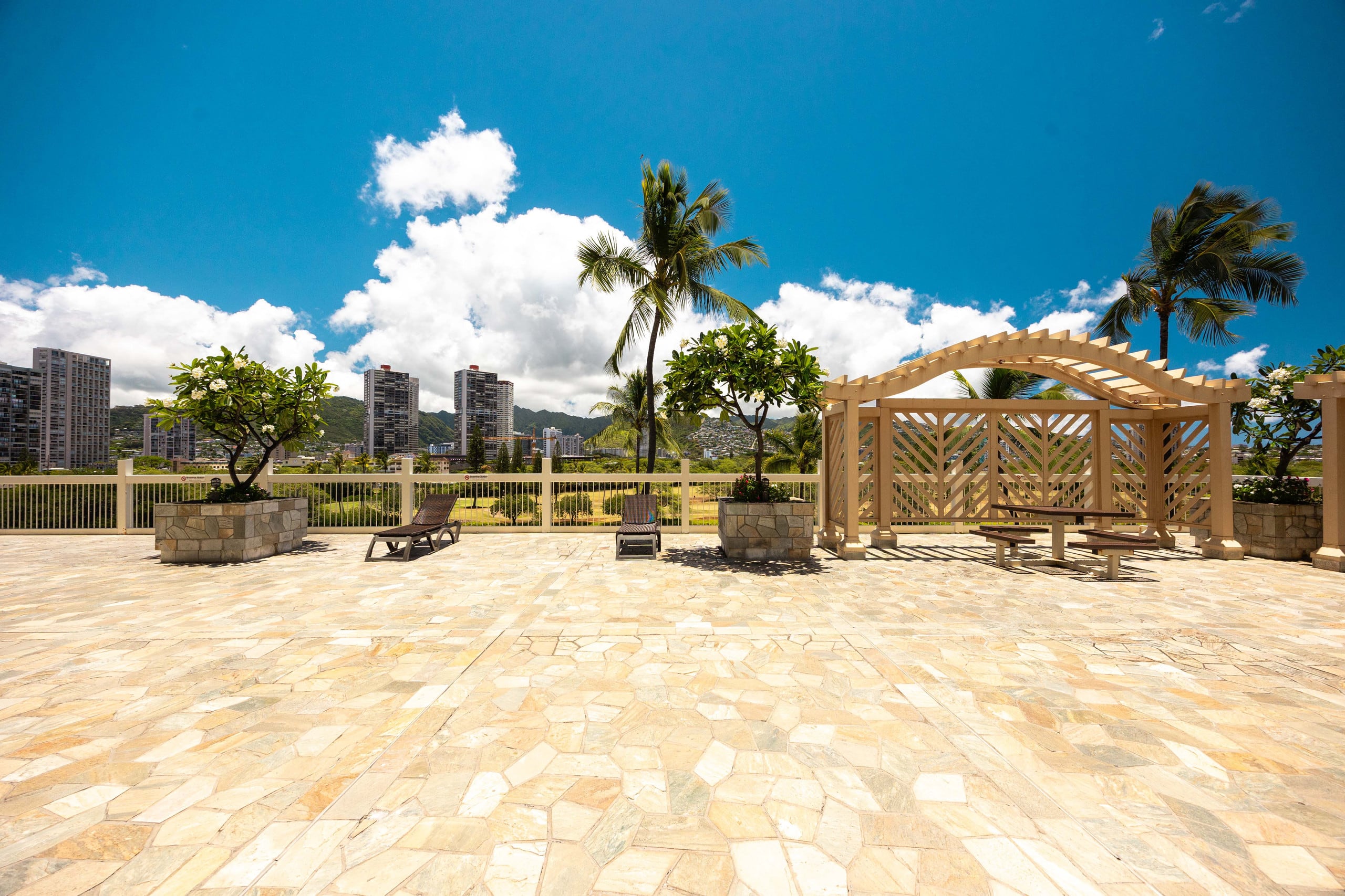 Condo in Honolulu · ★4.75 · Studio · 1 bed · 1 private bath - Image 25