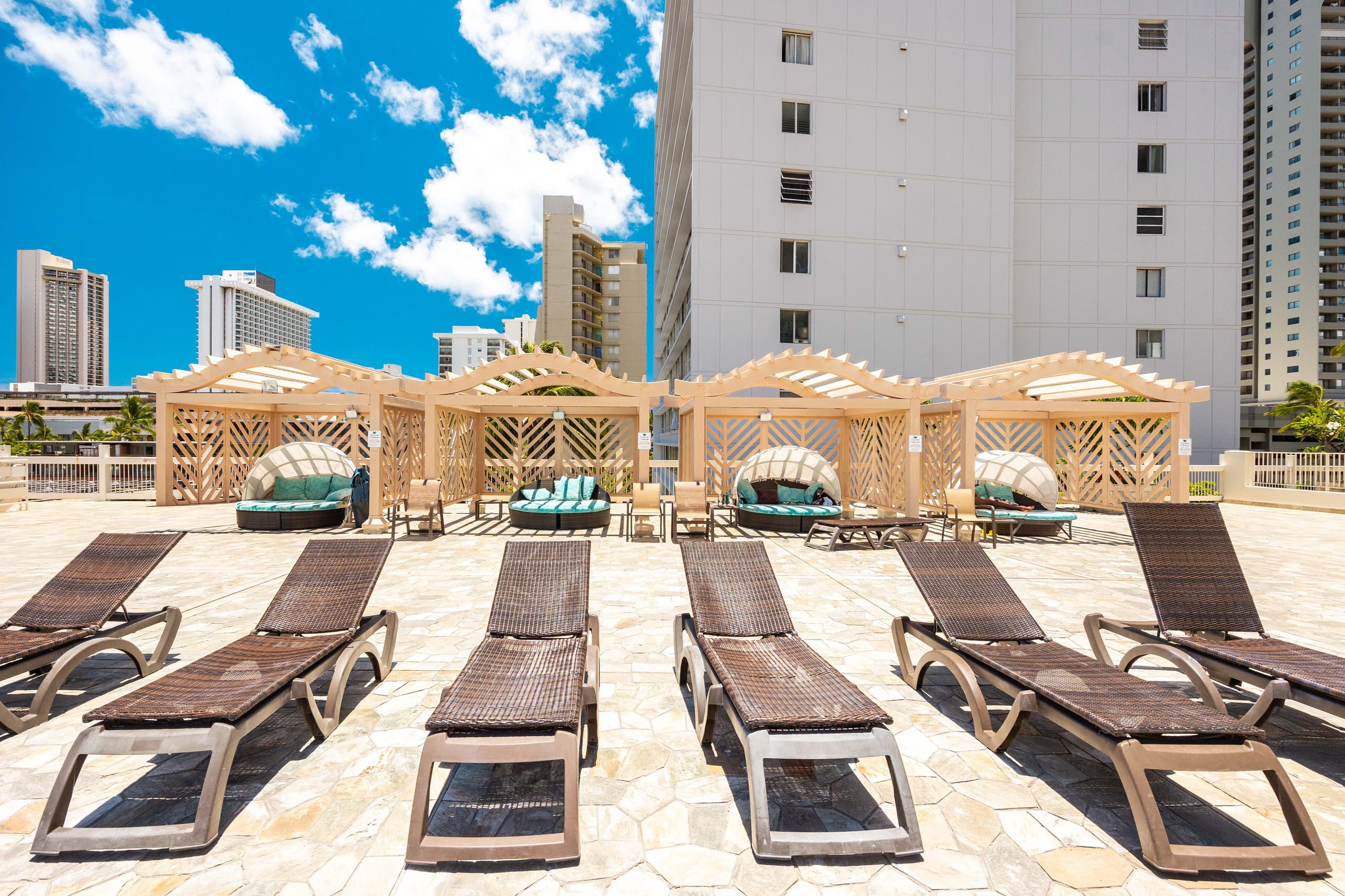 Condo in Honolulu · ★4.75 · Studio · 1 bed · 1 private bath - Image 18