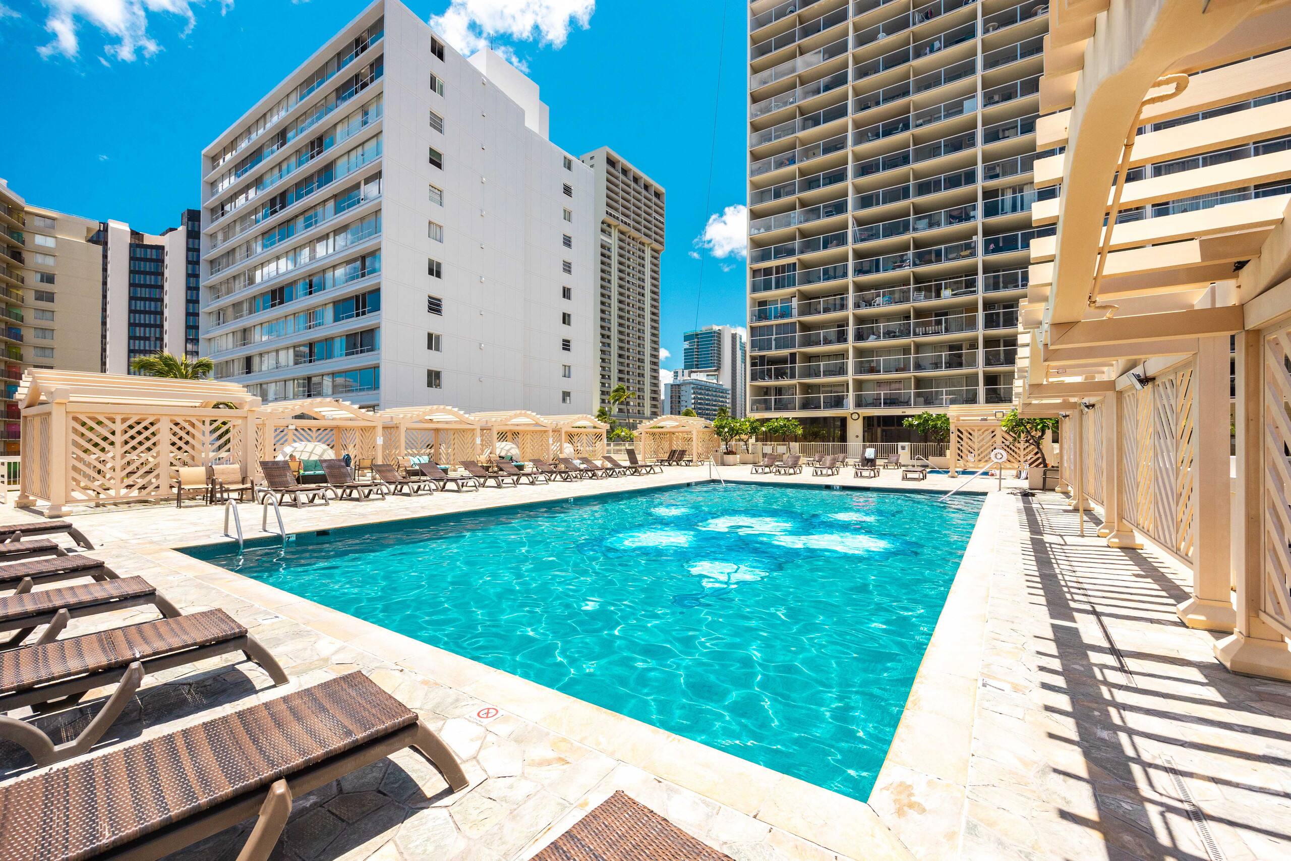 Condo in Honolulu · ★4.75 · Studio · 1 bed · 1 private bath - Image 28