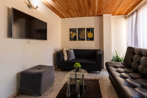 Top Airbnb: Large and comfortable apartment for traveling or working in Manrique