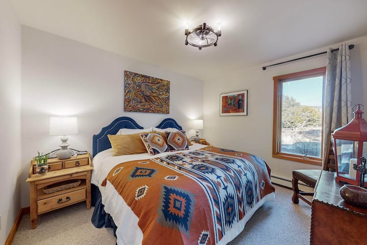 เตียงเดี่ยว 2 เตียงในห้องนอนที่ 3 สามารถเปลี่ยนเป็นเตียงคิงไซส์ได้ตามคำขอ