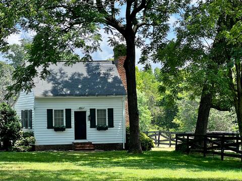 18th Century Charming  Bungalow  #127 Pool & Spa