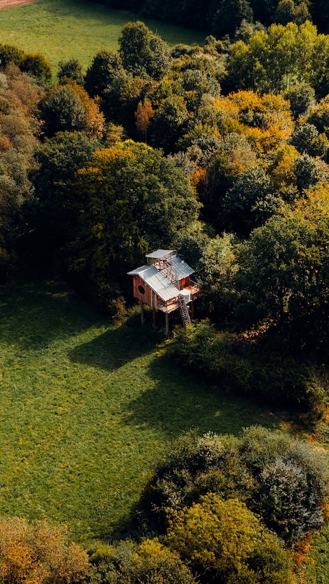 Haut Perchoir Treehouse with Hot Tub