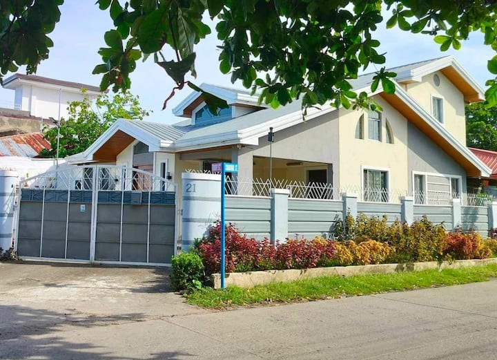 JResidences - 5 Bedrooms Cozy Home