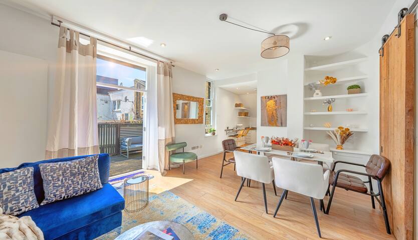 DESiGNER Victorian Flat with HUGE Terrace gallery image 4